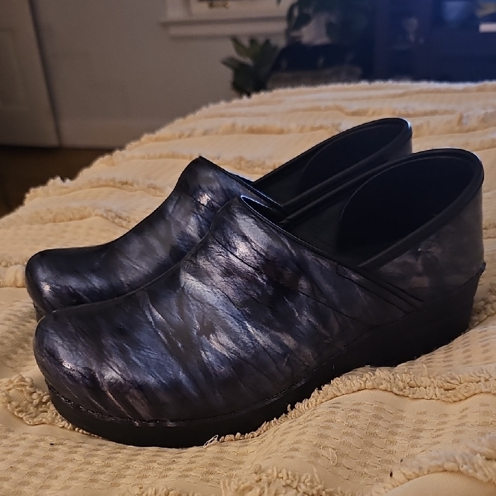 Dansko Black and Blue Marbled Clogs Size 40 (US 9/9.5)